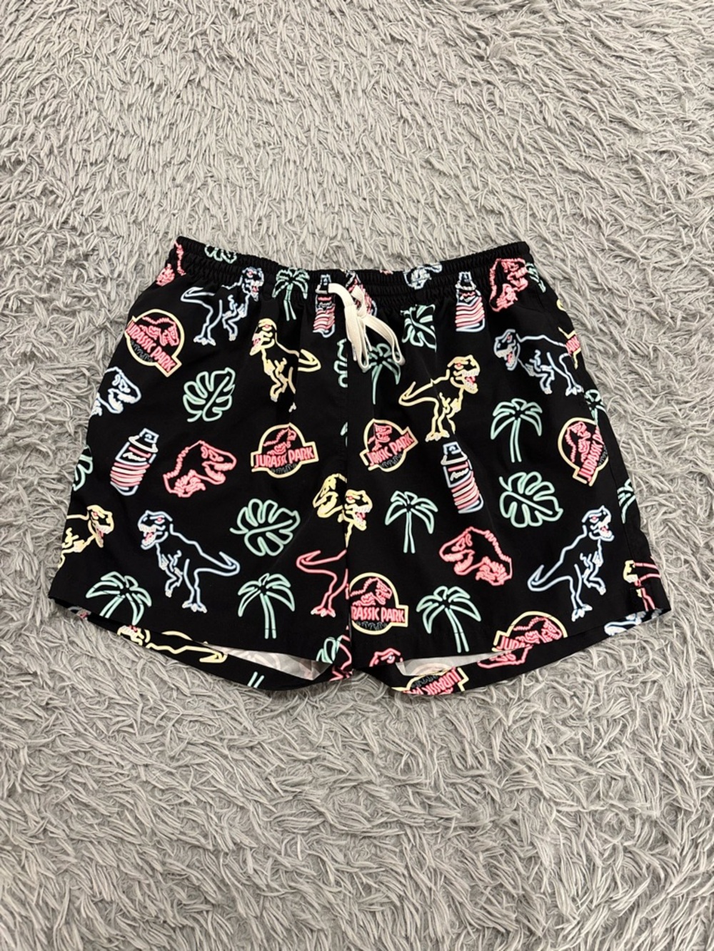 Chubbies Men’s Jurassic Park Swim Trunks Black Dino Print Shorts XL 5.5” Rave